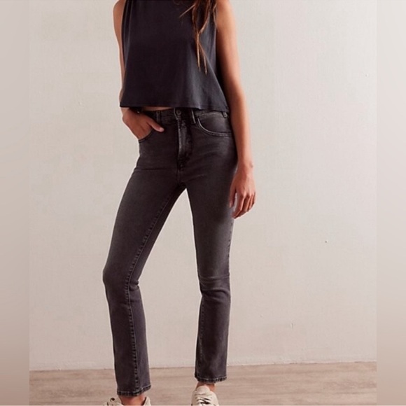 Free People Denim - NWT We The Free Low Maintenance Mid Rise Crop Boot Jeans Washed Black FP 31